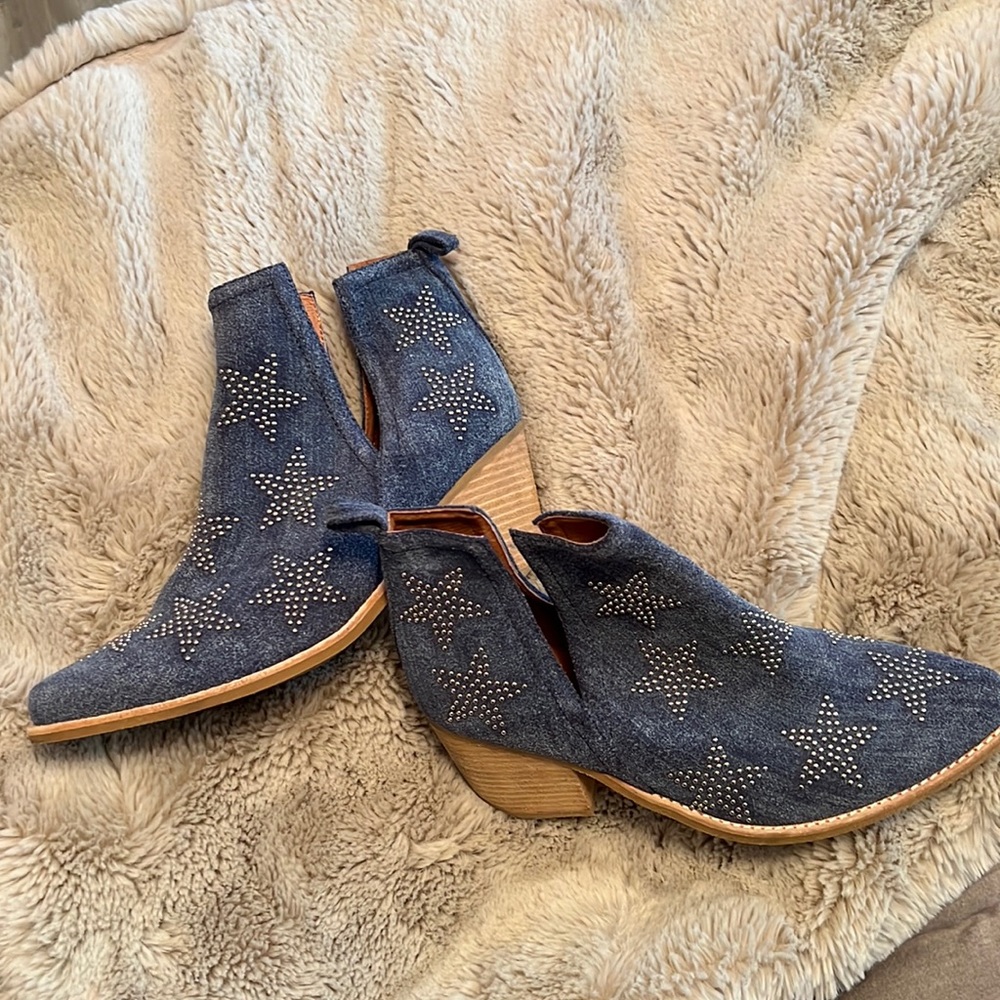 Brand new Jeffrey Campbell star studded bootie